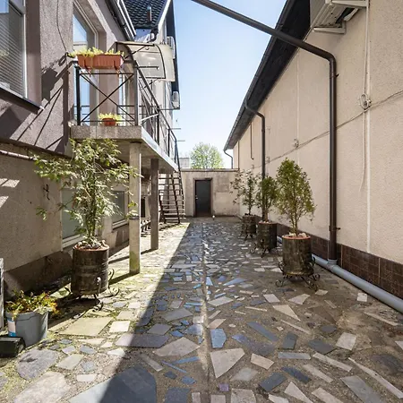 By Meta Apartment