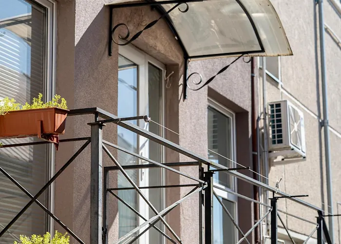 By Meta פלאנגה