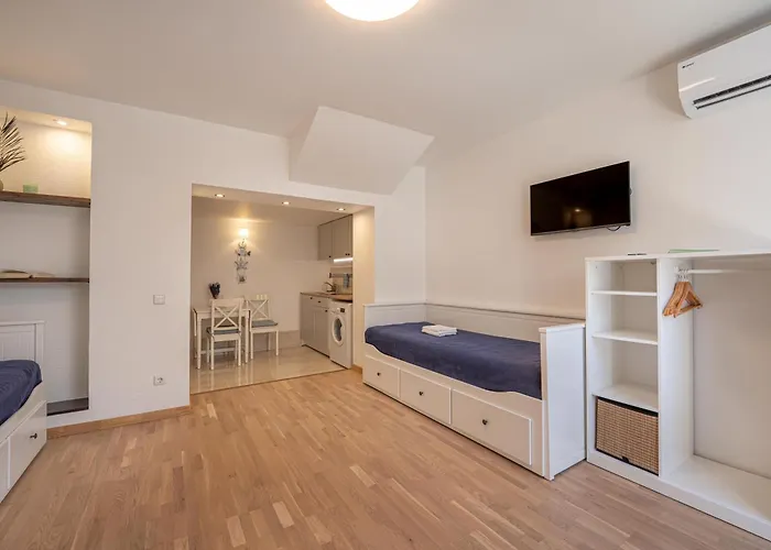 By Meta דירה פלאנגה